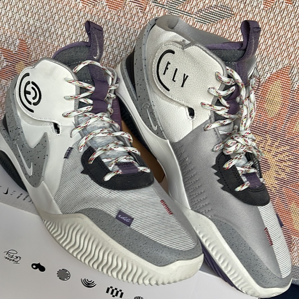 Nike Air Deldon "Together 
We Fly" Men’s
Basketball Shoe
Summit White/Pale Ivory - Picture 8 of 16